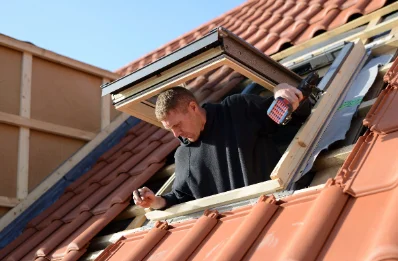 Pose de fenêtres de toit Velux à Camprond